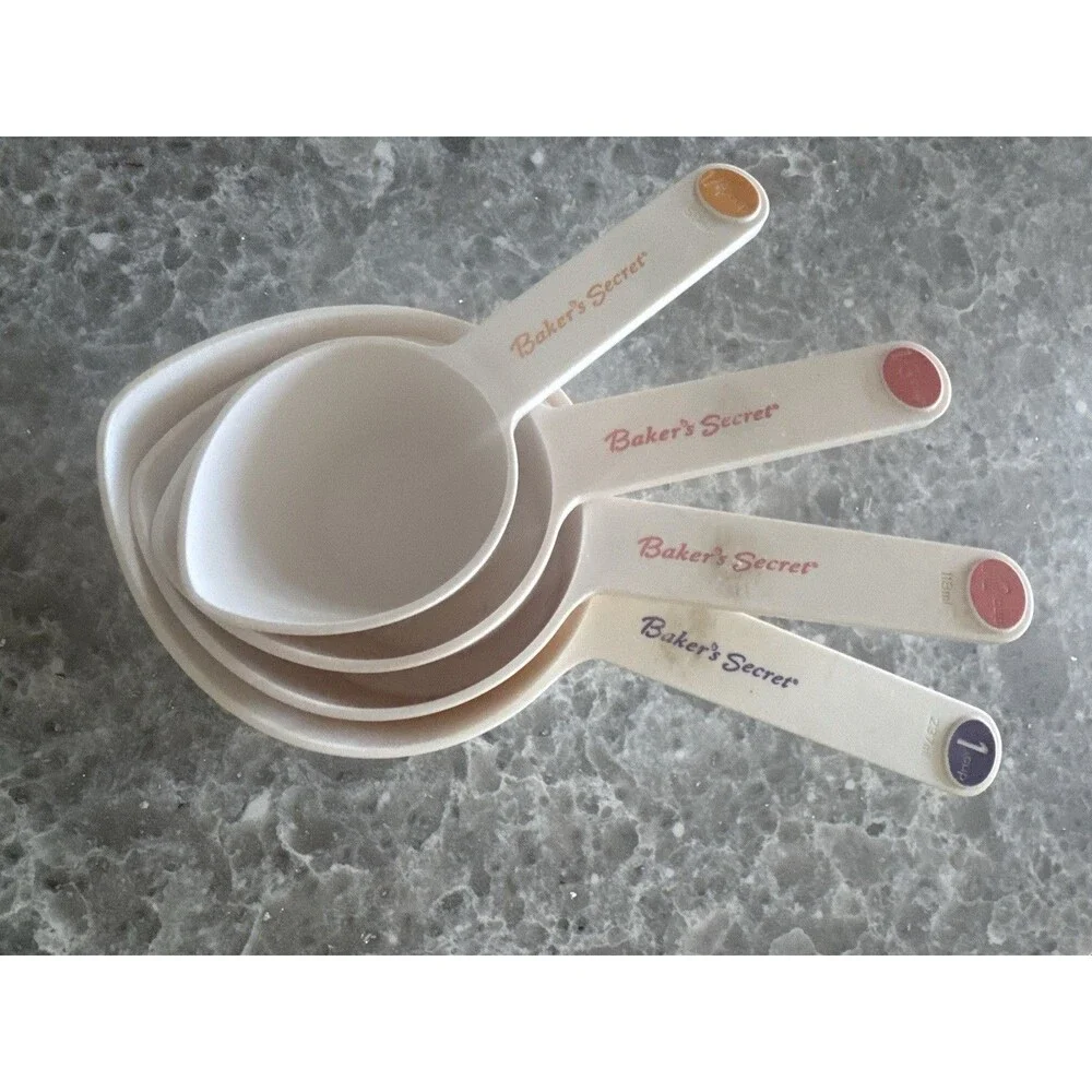 Vtg Baker's Secret Measuring Cups Set of 4 Color Plastic Retro Kitchen Magnetic